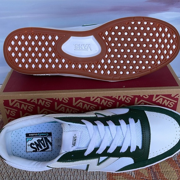 Vans Men’s Lowland Cc
New Varsity Green/White
VN0A7TNLY9H
Sneakers - Picture 3 of 16